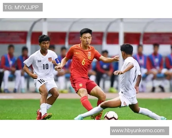 国足与朝鲜上半场激战回顾球员表现与战术分析全景呈现