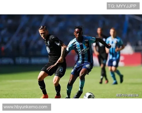 圣保罗与罗萨中央的激烈对决揭示足球魅力与战术智慧的较量