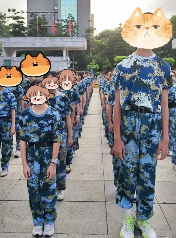 m6米乐app小学生身高差能有多好笑背影看犹如父子一开口还是娃娃音(图1)