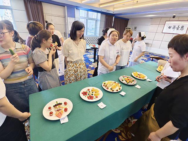 m6米乐app运城安国医院举办“爱拼才会赢”水果拼盘比赛庆祝国际护士节(图4)