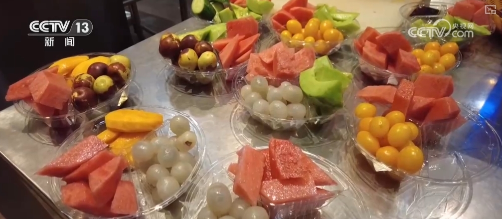 “面食+水果”解锁美食消费新方式 “甜蜜之路”上新“丰”景处处可见(图2)