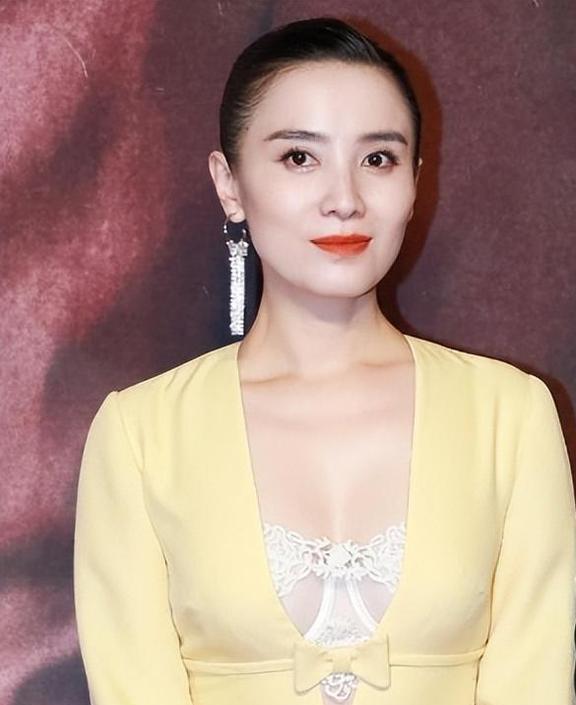 谁也没m6米乐网址想到43岁还没嫁人的宋佳真正活出了人间清醒(图6)