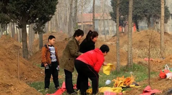 寒衣节要来了！提醒每个人上坟一定要注意这四点不能早也不能晚(图7)