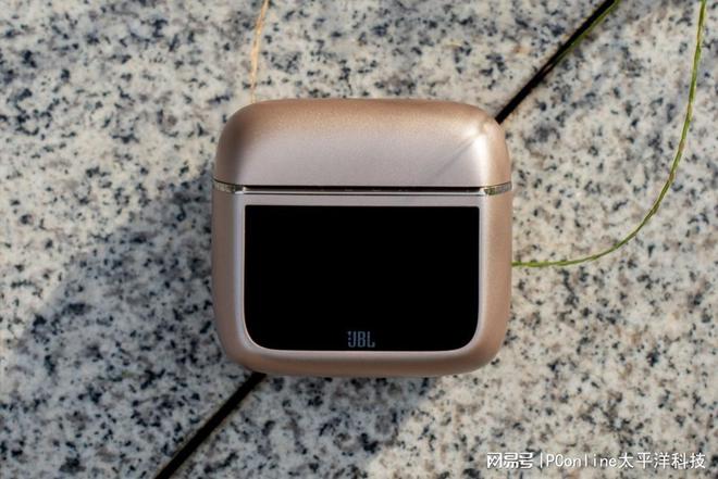JBL TOUR PRO3 音乐商务舱三代评测：传奇之声的智能再升级(图32)